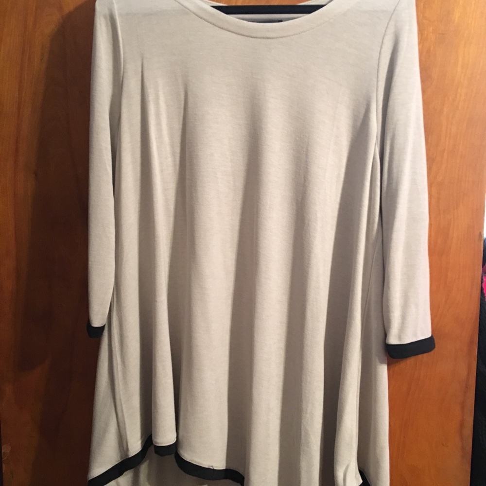 ⚠️flash sale⚠️Chelsea & Theodore tunic